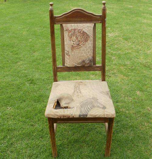 AN OAK CHAIR STARTING AT R1..........