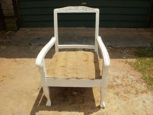 WHITE BALL & CLAW CHAIR