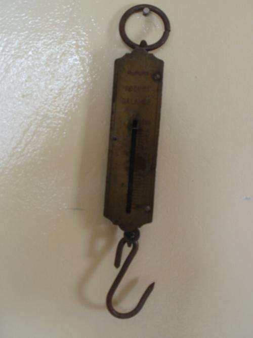 VINTAGE ROCKET BALANCE SCALE