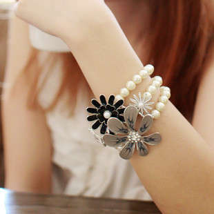 Beautiful Flower Pearl Costume Jewellery Bracelet