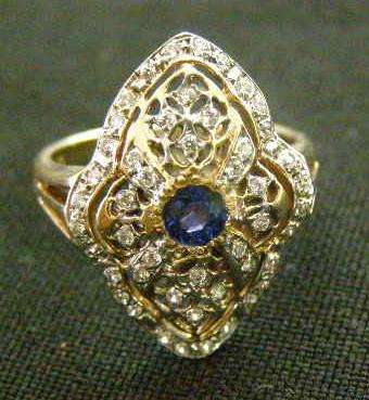 Stunning gold ring with Blue Sapphire