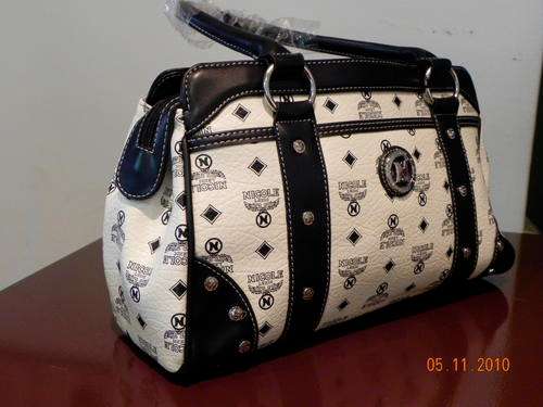 ***Stunning Black and White Nicole Lenic Handbag***