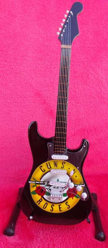 24cm Mini Guitar with Stand - GUNS N ROSES