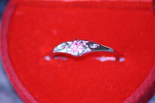 Beautiful pink rhinestone ring size 7