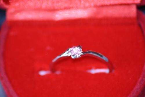 Beautiful rhinestone ring size 7