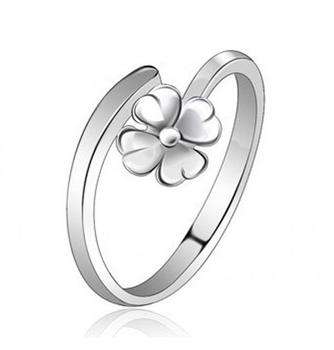 Four leaf flower ring size 6