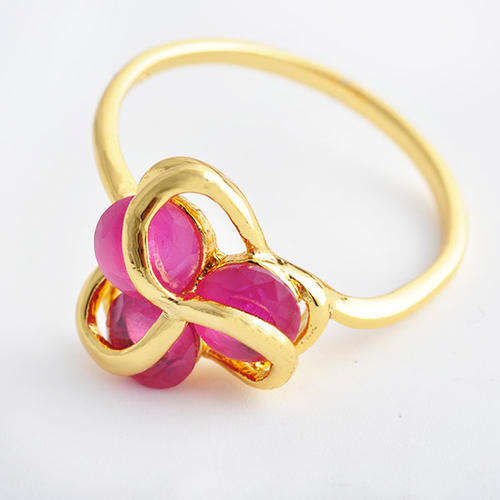 Gold filled 3 ruby clover ring size 6