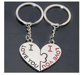 Couple key chain kissing heart