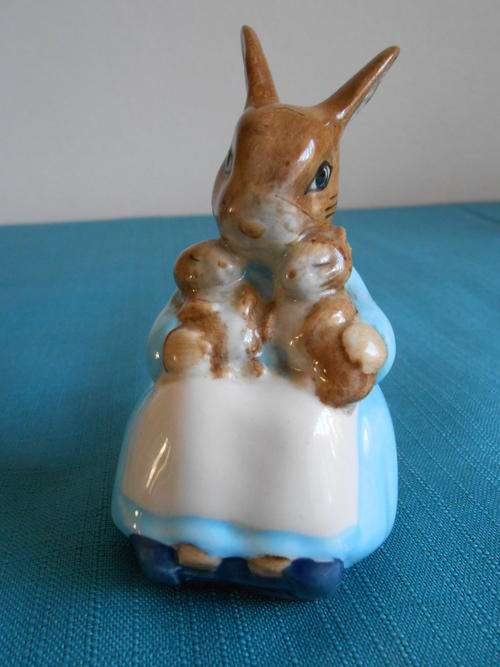 Beswick Beatrix Potter Mrs Rabbit and Bunnies