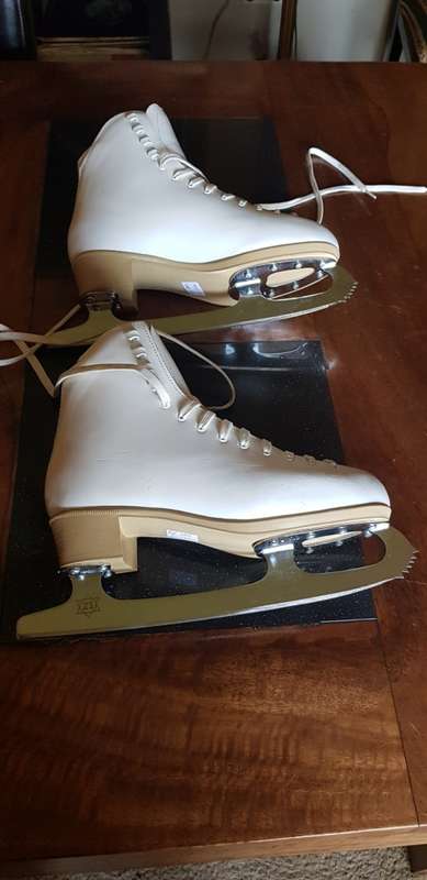 Womans RIsport Figure Skates