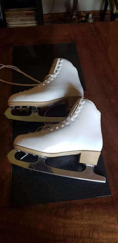Womans RIsport Figure Skates