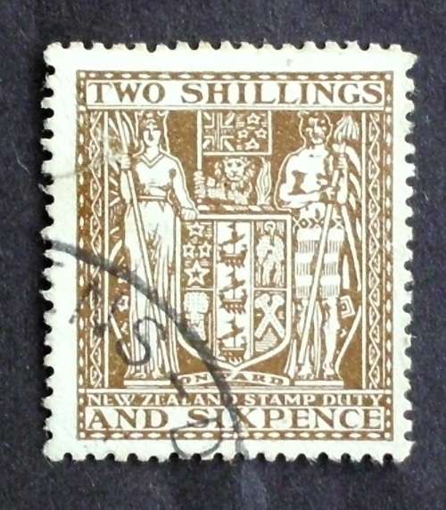 Stamp New zealand 1929 Arms Design used