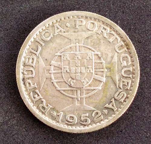 Coin Mocambique 1952 20 escudos EF.