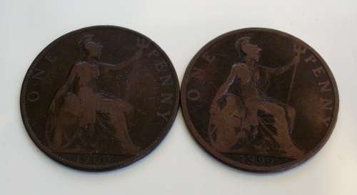 Coin - UK - One Penny 1899/1900 x2 - Scarce