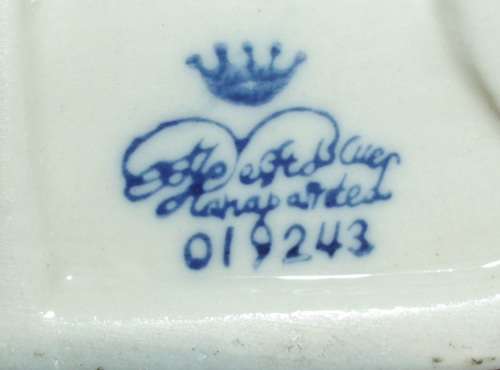 Delft cute statue Holland excellent condition