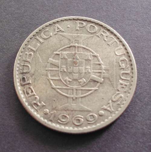 Coin - Angola 10 Escudos Vf