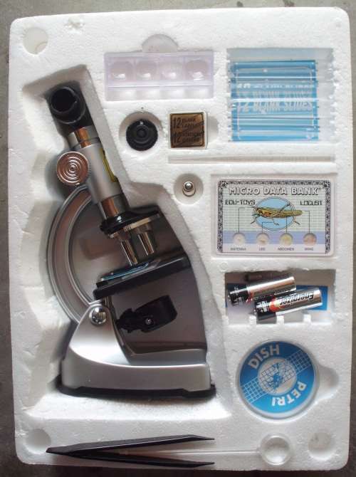 Microscope set 100x 900x with light + projector 8 years up