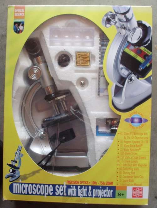 Microscope set 100x 900x with light + projector 8 years up