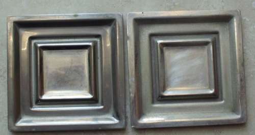 Metal plates x 2 square decor