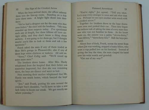 Book - The Sign Of The Crooked Arrow - Franklin W Dixon - Hardy Boys