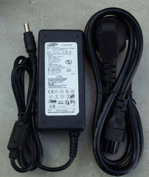 Samsung Laptop Charger 19v 2,1a  5,5 x 3mm