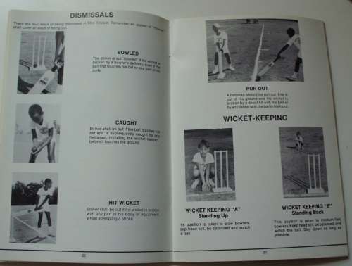 Book - Bakers Biscuits Mini cricket - 1988 - unused