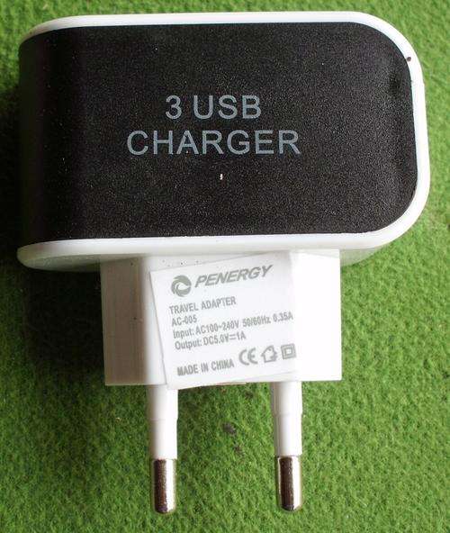 Usb cellphone charger 3-1 5v 1 amp black.