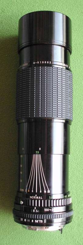 Sigma zoom/macro lens 1:4.5 100-200mm for Pentax K  + convertor.