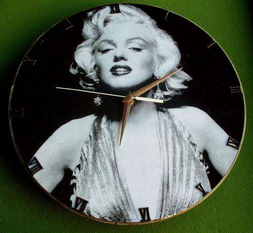 Clock Marilyn Monroe