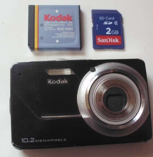 Kodak Camera - For Spares + Battery KLIC 7001 + 2gb Sd Card