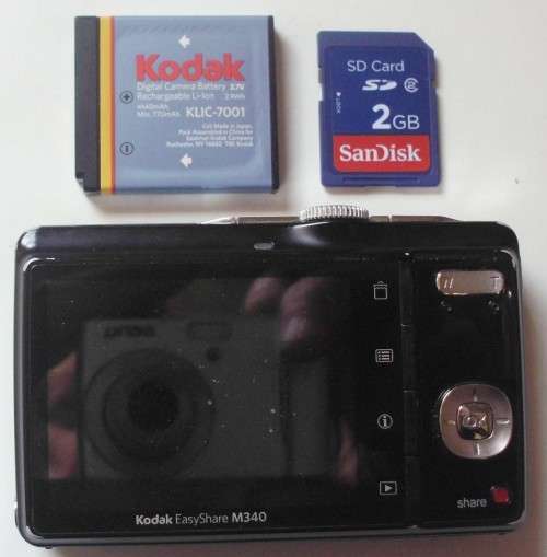 Kodak Camera - For Spares + Battery KLIC 7001 + 2gb Sd Card