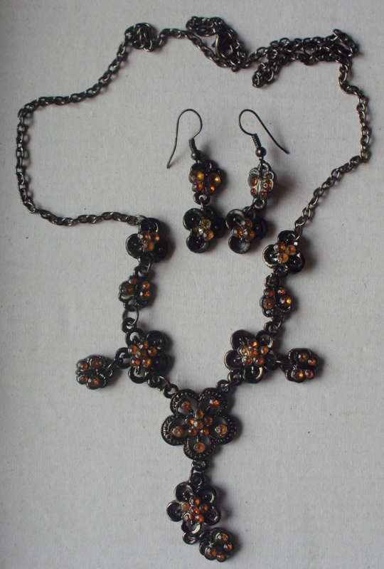 Fashion Jewellery - Necklace + Earrings - Unused