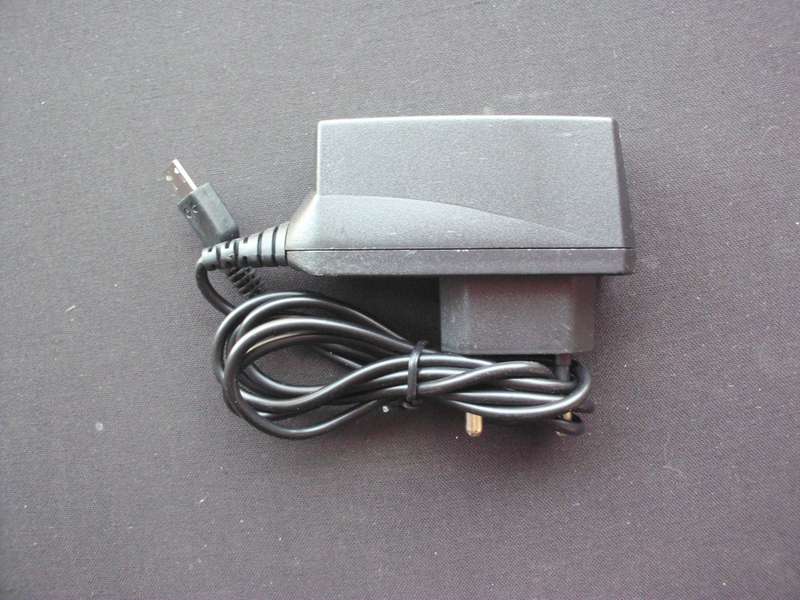 Cellphone chargers - Universal Micro Sd - 5,7V .800A 4,56W