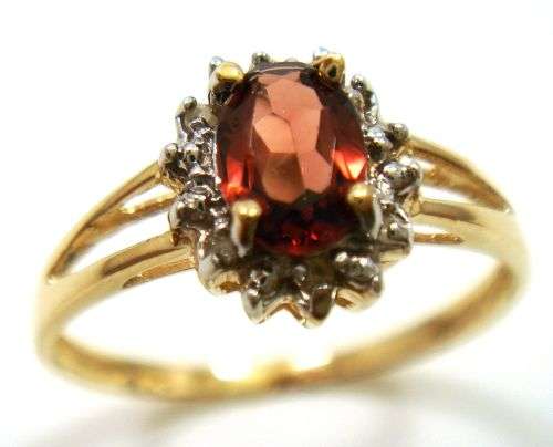STUNNING 9CT SOLID YELLOW GOLD GARNET AND DIAMOND RING Reserved for Preanaidoo(INVEST NOW IN GOLD)
