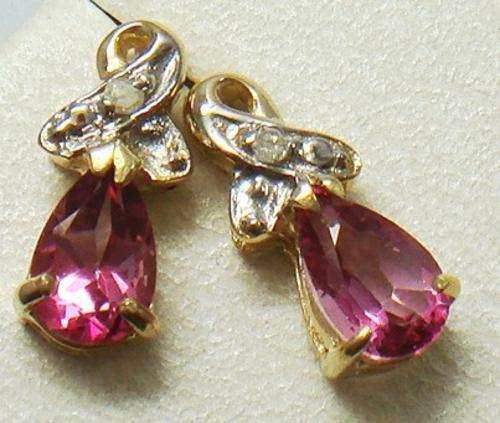 BEAUTFUL 9KT YELLOW GOLD GARNET & DIAMOND STUD EARRINGS