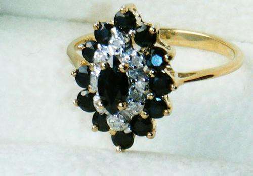 **STUNNING** 9KT SOLID GOLD SAPHIRE & DIAMOND CLUSTER RING SIZE R