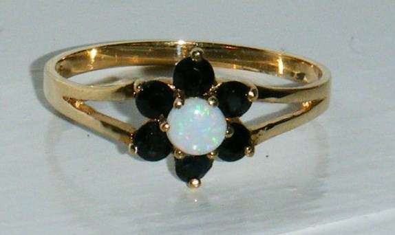 **UNIQUE** 9KT YELLOW GOLD SAPPHIRE & OPAL CLUSTER RING SIZE P