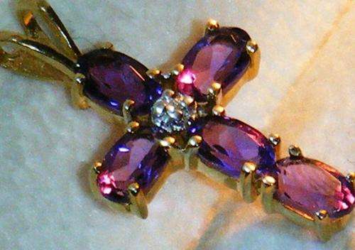 BEAUTIFUL 9KT SOLID YELLOW GOLD AMETHYST & DIAMOND CROSS PENDANT