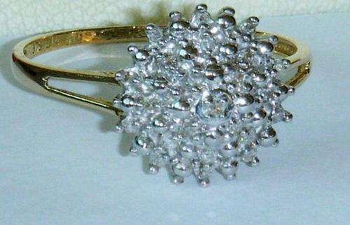 BEAUTIFUL 9KT SOLID YELLOW GOLD DIAMOND CLUSTER ENGAGEMENT RING R