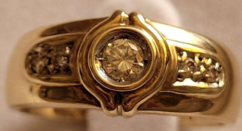 BRILLIANT SOLID 9CT YELLOW GOLD DIAMOND RING