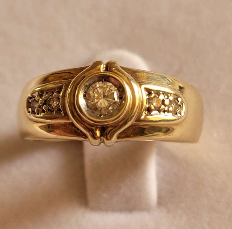 BRILLIANT SOLID 9CT YELLOW GOLD DIAMOND RING