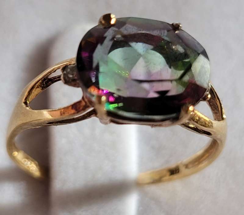 BEAUTIFUL 9KT SOLID YELLOW GOLD OVAL MYSTIC TOPAZ & DIAMOND RING SIZE  O