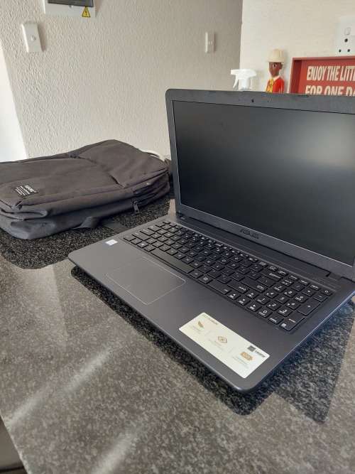 Almost New Asus I3 Laptop and bag