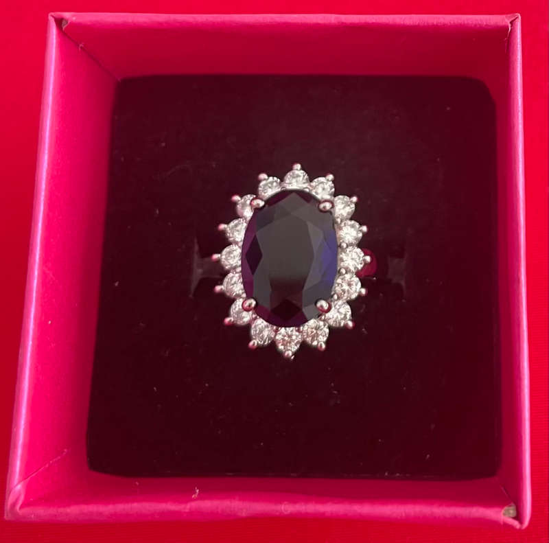 BRAND NEW - Stunning Sterling Silver Oval 10x14mm Sapphire and Zirconia 5g Ring