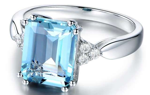 BRAND NEW - Stunning Sterling Silver  Aquamarine Gemstone Ring