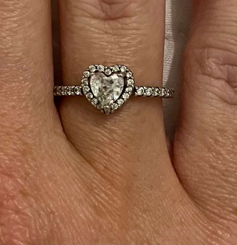 BRAND NEW - Stunning Sterling Silver Zirconia Heart Ring