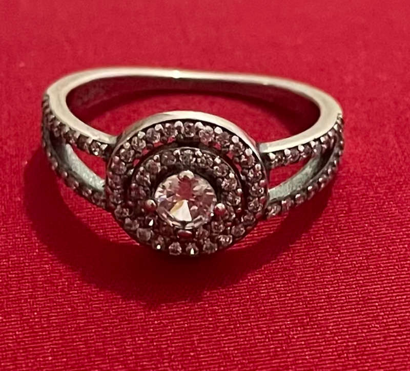 BRAND NEW - Stunning Sterling Silver Zirconia Ring