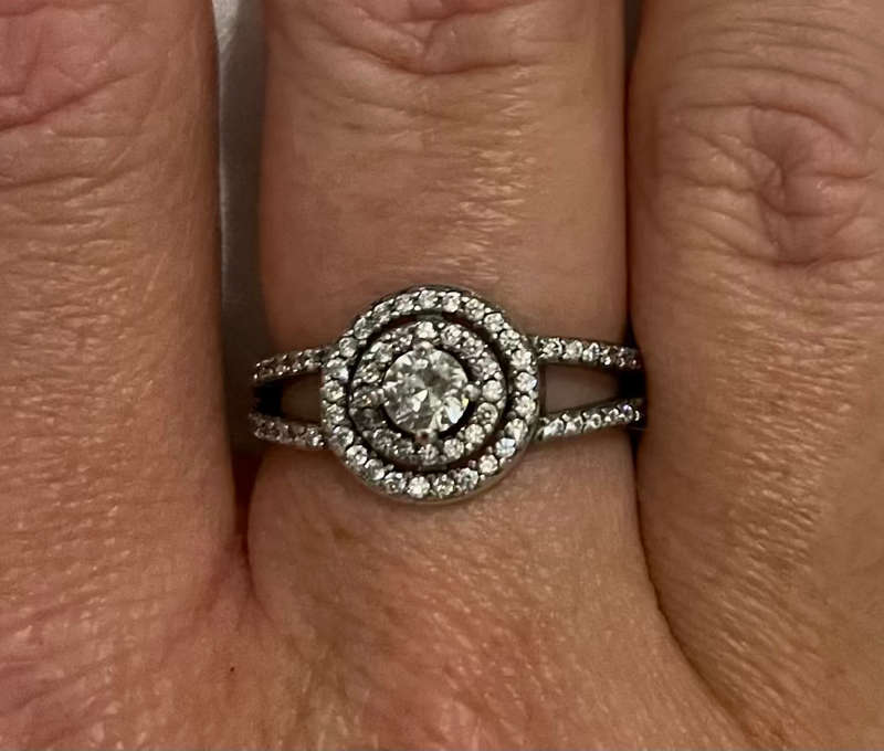 BRAND NEW - Stunning Sterling Silver Zirconia Ring