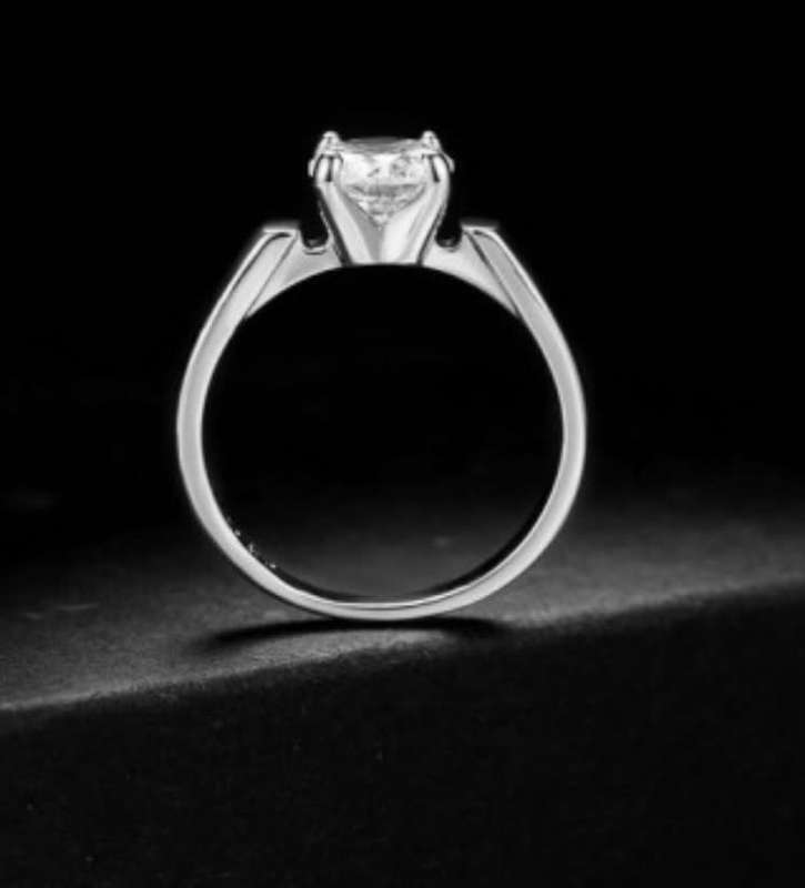 BRAND NEW - 1.30ct Classic Cubic Zirconia 18k Gold Plated 4 Prong Setting Engagement Ring