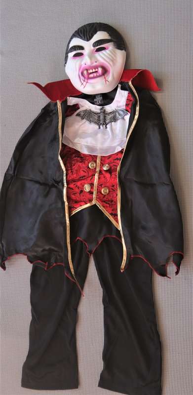 Halloween - Vampire / Dracula Costume and Voice Changer Set